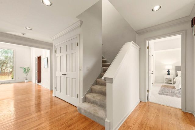 2618 W Lake Park COURT, Mequon, WI 53092