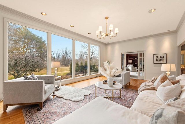 2618 W Lake Park COURT, Mequon, WI 53092