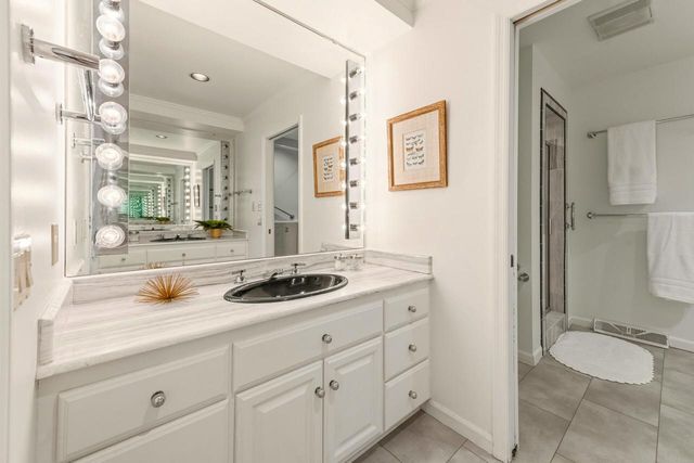 2618 W Lake Park COURT, Mequon, WI 53092