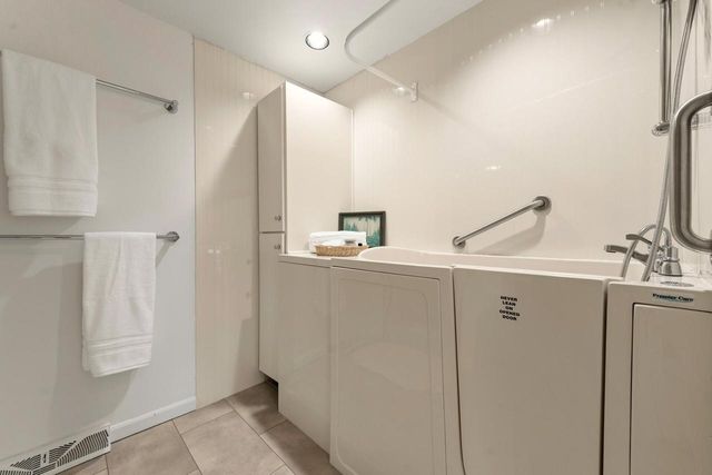 2618 W Lake Park COURT, Mequon, WI 53092