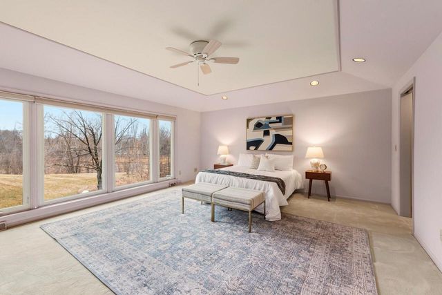 2618 W Lake Park COURT, Mequon, WI 53092