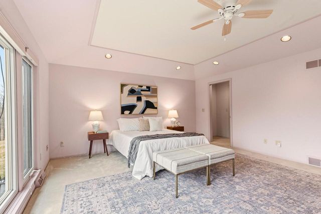 2618 W Lake Park COURT, Mequon, WI 53092