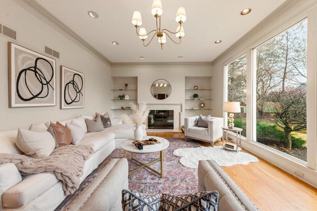 2618 W Lake Park COURT, Mequon, WI 53092