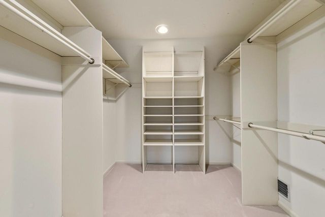 2618 W Lake Park COURT, Mequon, WI 53092