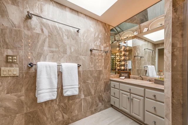 2618 W Lake Park COURT, Mequon, WI 53092