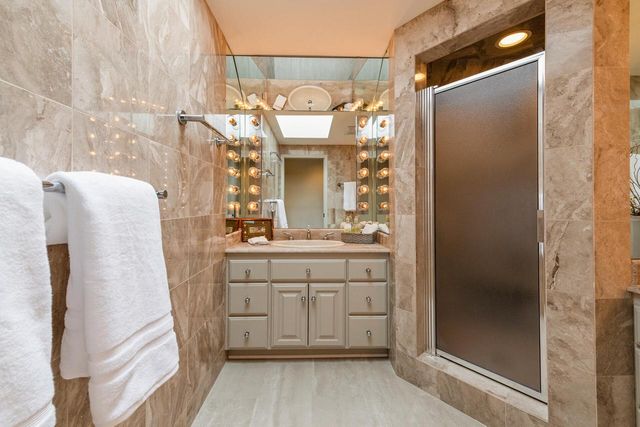 2618 W Lake Park COURT, Mequon, WI 53092