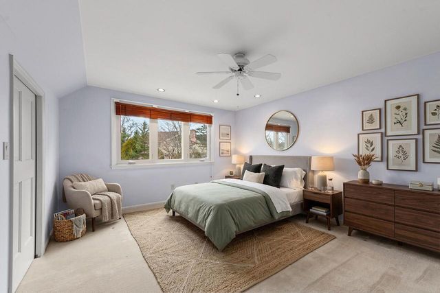 2618 W Lake Park COURT, Mequon, WI 53092