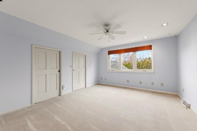 2618 W Lake Park COURT, Mequon, WI 53092