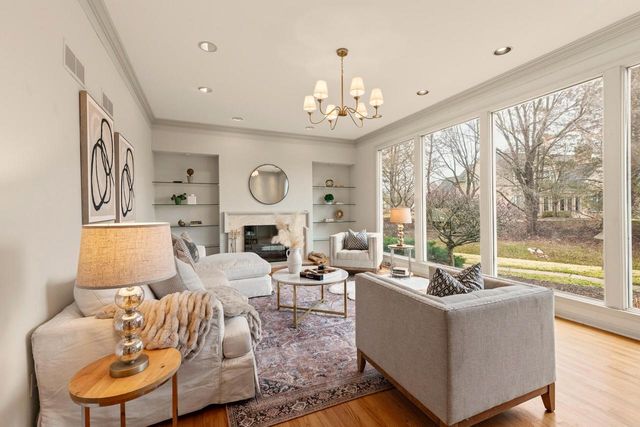 2618 W Lake Park COURT, Mequon, WI 53092