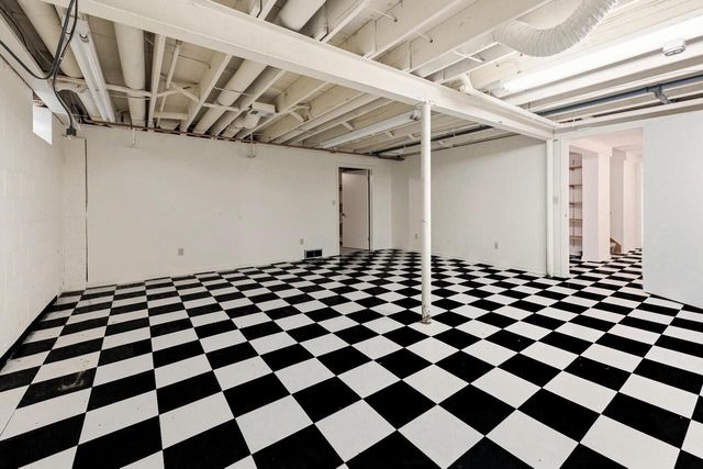 2618 W Lake Park COURT, Mequon, WI 53092