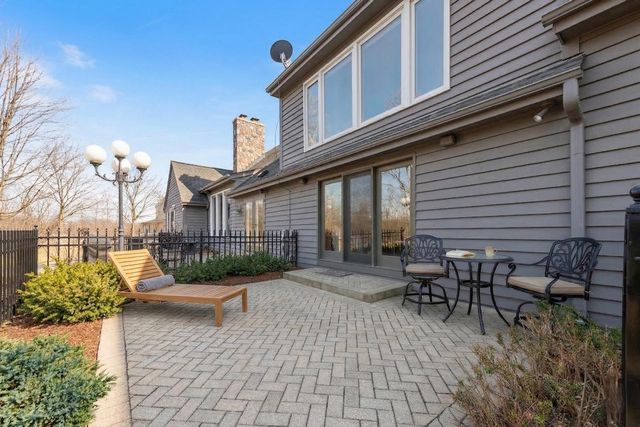 2618 W Lake Park COURT, Mequon, WI 53092