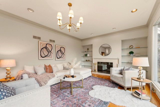 2618 W Lake Park COURT, Mequon, WI 53092