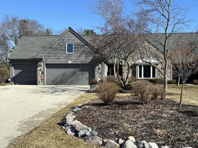 2618 W Lake Park COURT, Mequon, WI 53092