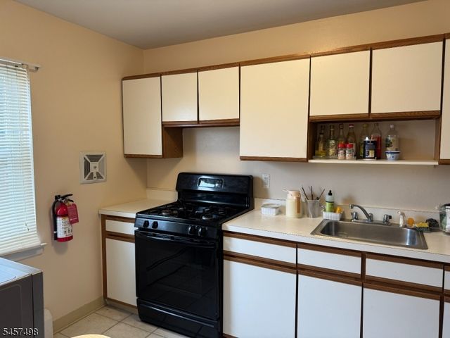 1120 Valley Rd 1B, Wayne Twp., NJ 07470