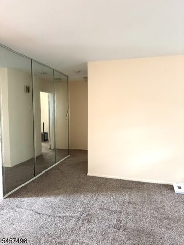1120 Valley Rd 1B, Wayne Twp., NJ 07470
