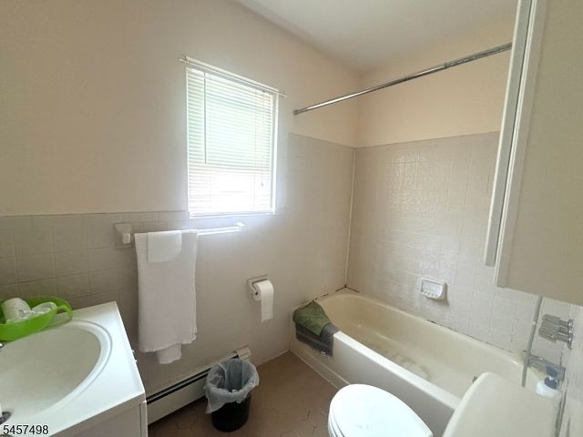 1120 Valley Rd 1B, Wayne Twp., NJ 07470