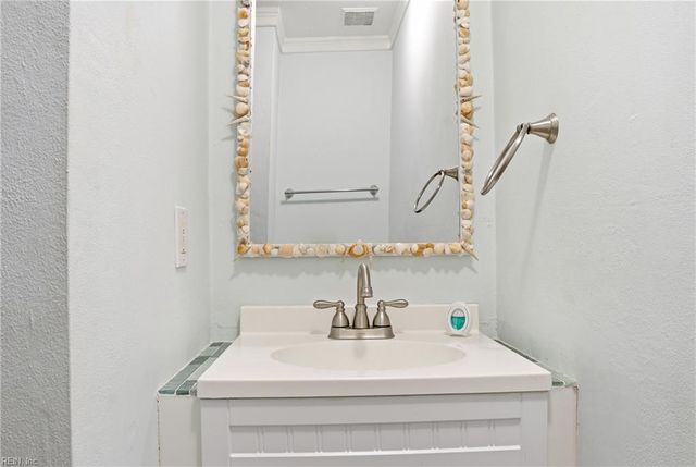 910 E Ocean View Ave Apt 5, Norfolk, VA 23503