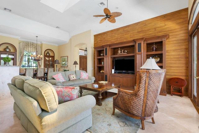 83 Sandbourne Lane, Palm Beach Gardens, FL 33418