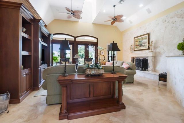 83 Sandbourne Lane, Palm Beach Gardens, FL 33418