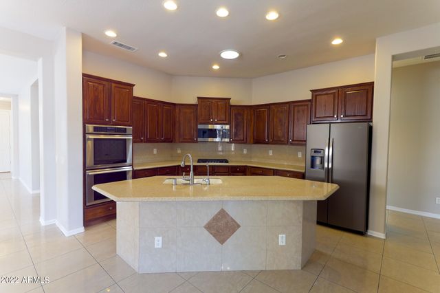 3433 W LANGUID Lane, Phoenix, AZ 85086