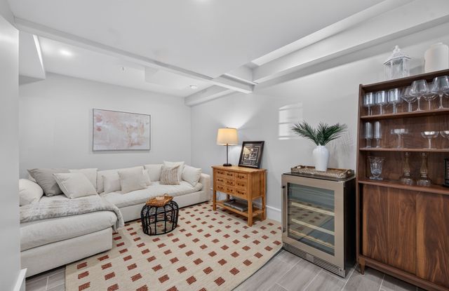 19 Fenwick St 1, Somerville, MA 02145