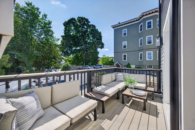 19 Fenwick St 1, Somerville, MA 02145