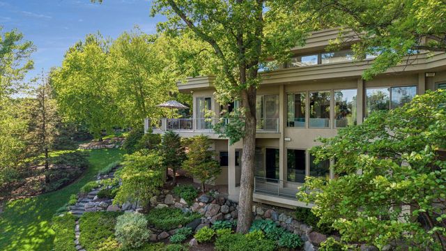 6504 Stauder Circle, Edina, MN 55436