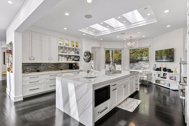 6504 Stauder Circle, Edina, MN 55436