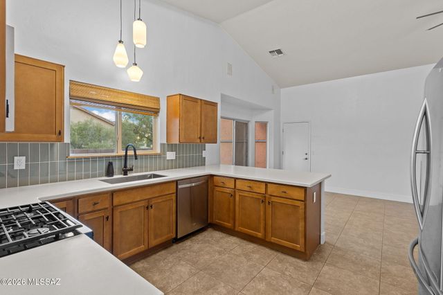 7023 W Cherry Tree Place, Tucson, AZ 85757