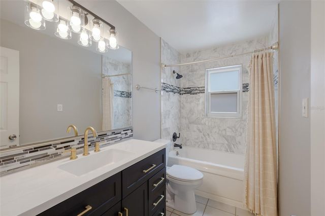 2654 GRAND CAYMAN STREET, Sarasota, FL 34231