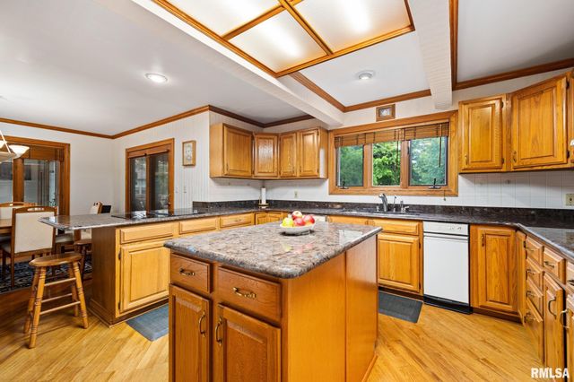11201 N OAK TRAIL Drive, Peoria, IL 61615