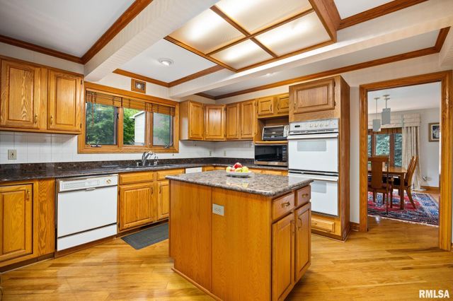 11201 N OAK TRAIL Drive, Peoria, IL 61615