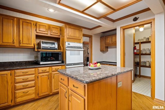 11201 N OAK TRAIL Drive, Peoria, IL 61615