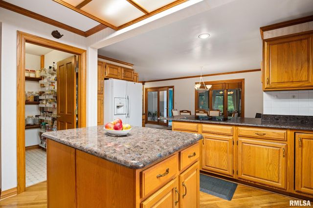 11201 N OAK TRAIL Drive, Peoria, IL 61615