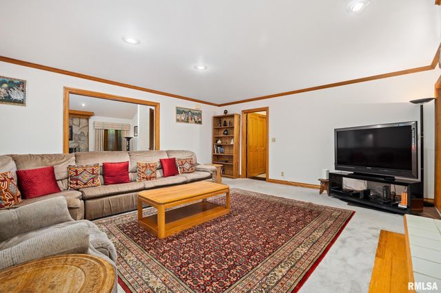 11201 N OAK TRAIL Drive, Peoria, IL 61615
