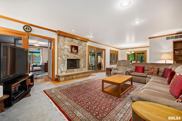 11201 N OAK TRAIL Drive, Peoria, IL 61615