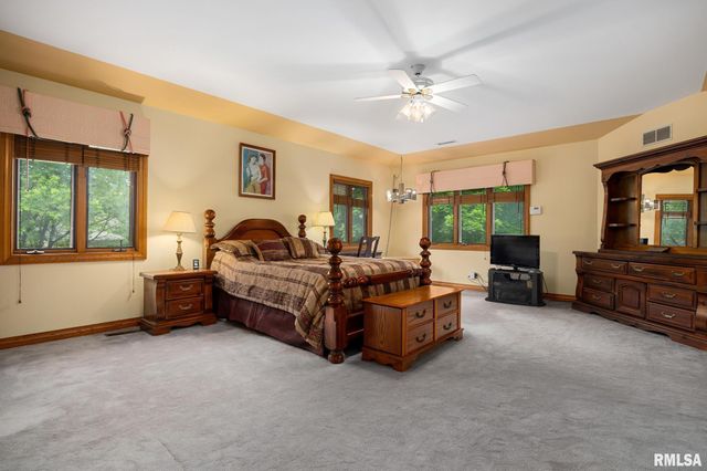 11201 N OAK TRAIL Drive, Peoria, IL 61615