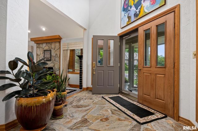 11201 N OAK TRAIL Drive, Peoria, IL 61615