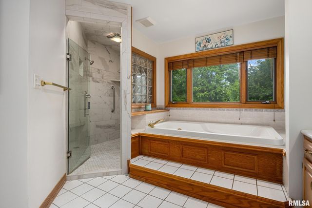 11201 N OAK TRAIL Drive, Peoria, IL 61615