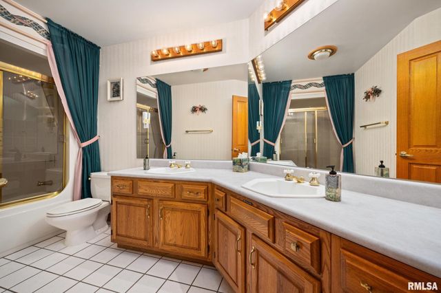 11201 N OAK TRAIL Drive, Peoria, IL 61615