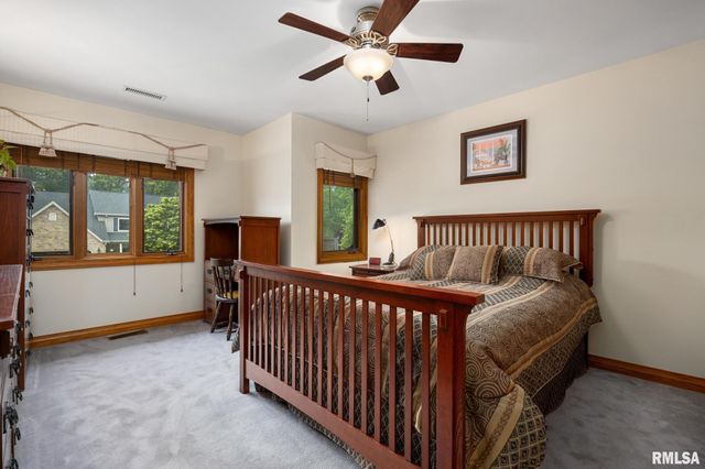 11201 N OAK TRAIL Drive, Peoria, IL 61615