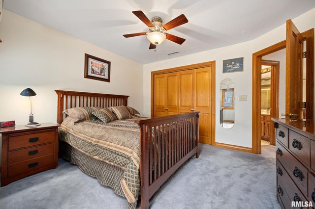 11201 N OAK TRAIL Drive, Peoria, IL 61615