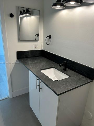 11163 NW 7th St 201-19, Miami, FL 33172