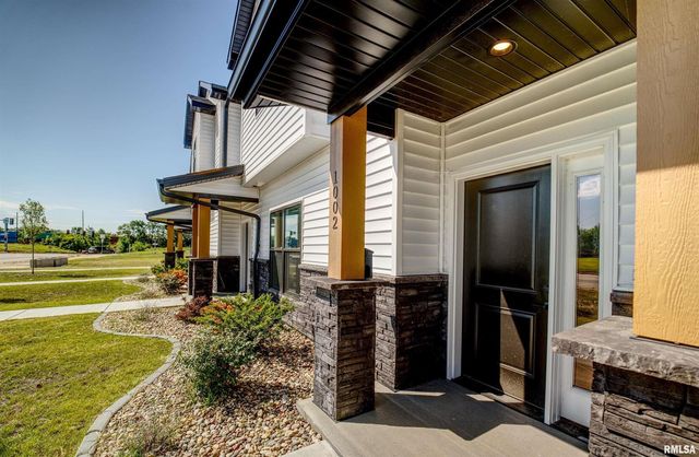 1008 S 4TH Street, Clinton, IA 52732