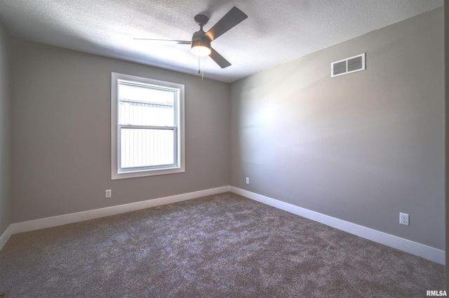 1008 S 4TH Street, Clinton, IA 52732