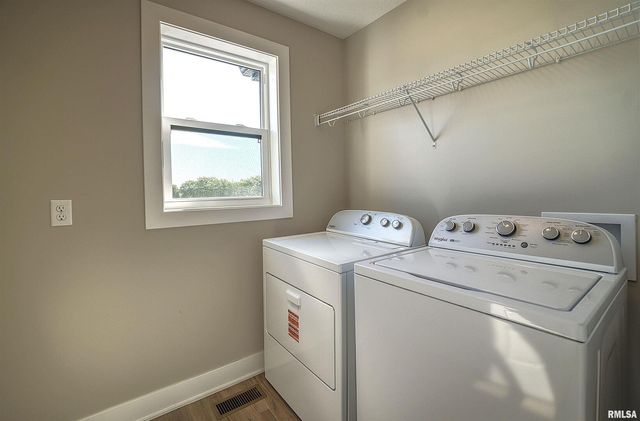 1008 S 4TH Street, Clinton, IA 52732