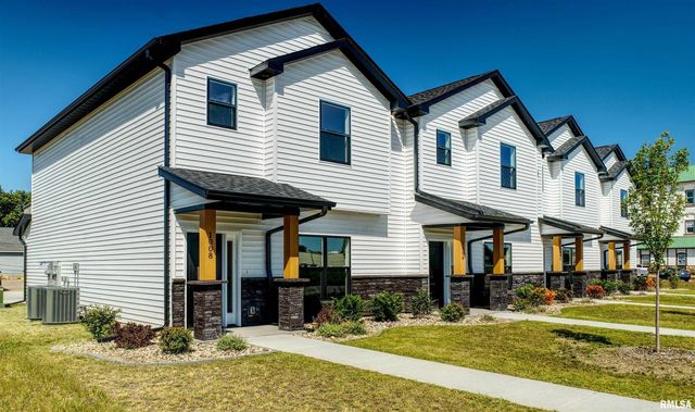 1008 S 4TH Street, Clinton, IA 52732