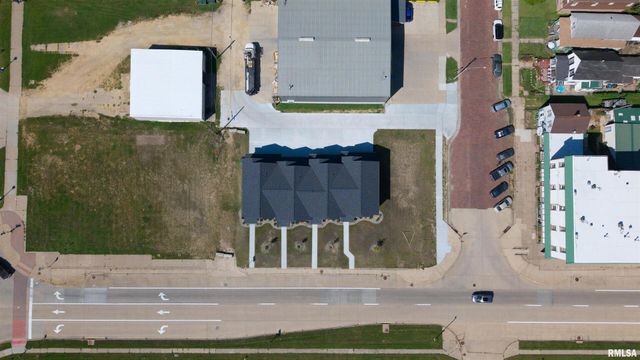 1008 S 4TH Street, Clinton, IA 52732