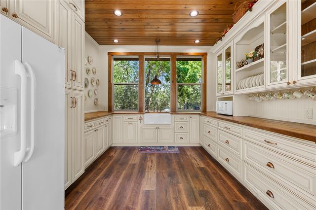 3702 County Road 151, Bedias, TX 77831