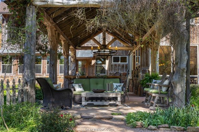 3702 County Road 151, Bedias, TX 77831